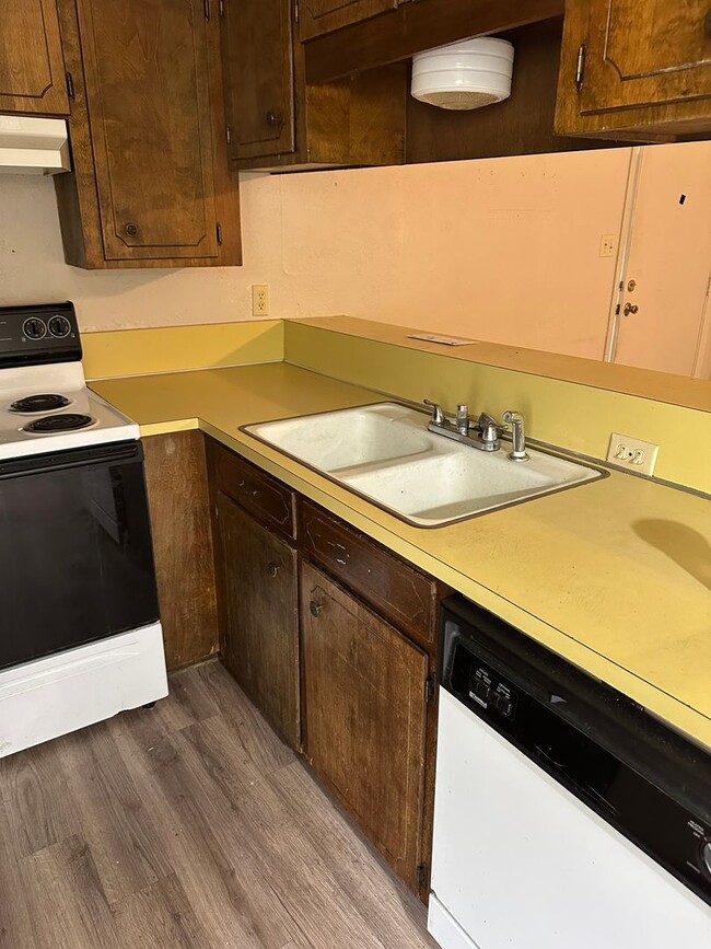 Photo - Bryan - 1 bedroom / 1 bath - duplex - fenced in area behind unit. Near 29th street.