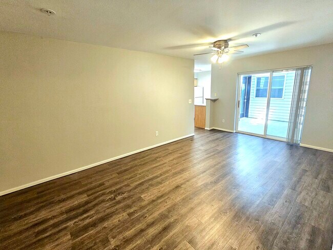 Building Photo - Raleigh Court Unit 203 Rental