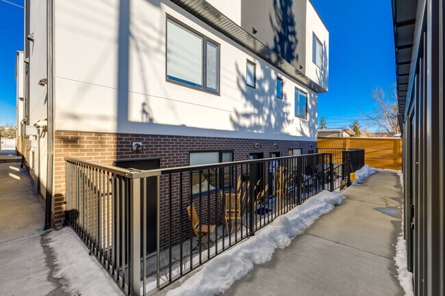 Photo - Pet-Friendly 1-Bedroom Lower Suite in North Glenmore Park Unit 3B