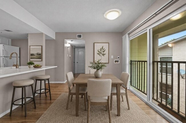 Photo - 2124 Burton Dr Unit 204