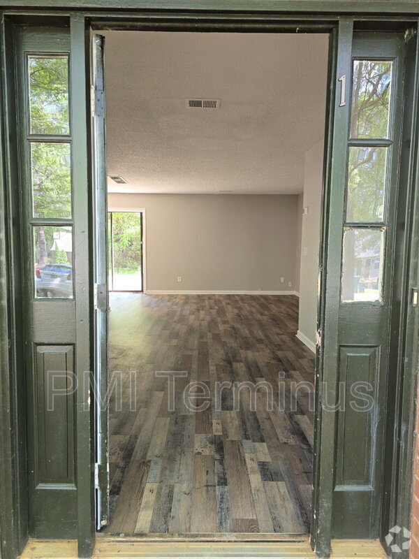 Building Photo - 5005 Hawthorne Ct Rental