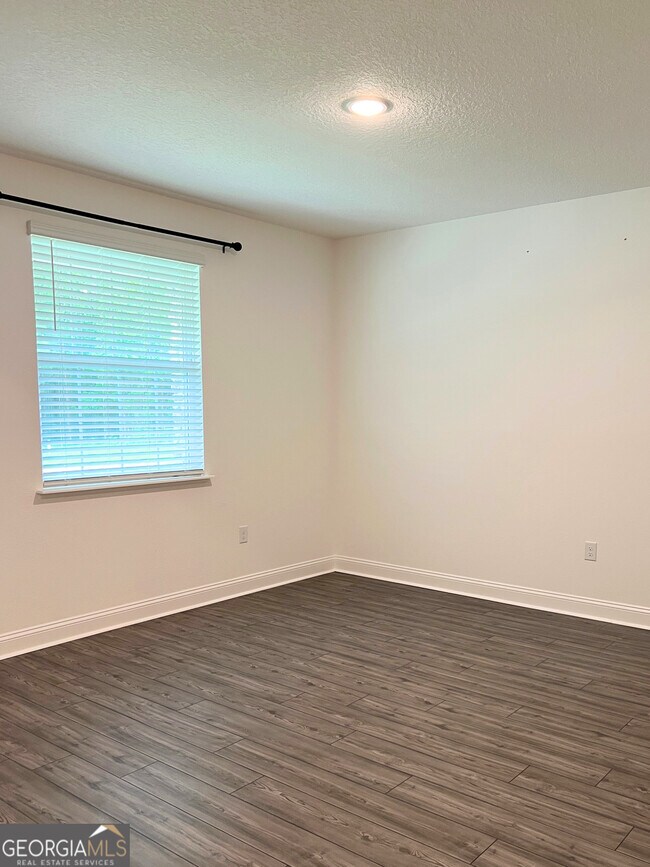 Photo - 111 Breakwater Lp