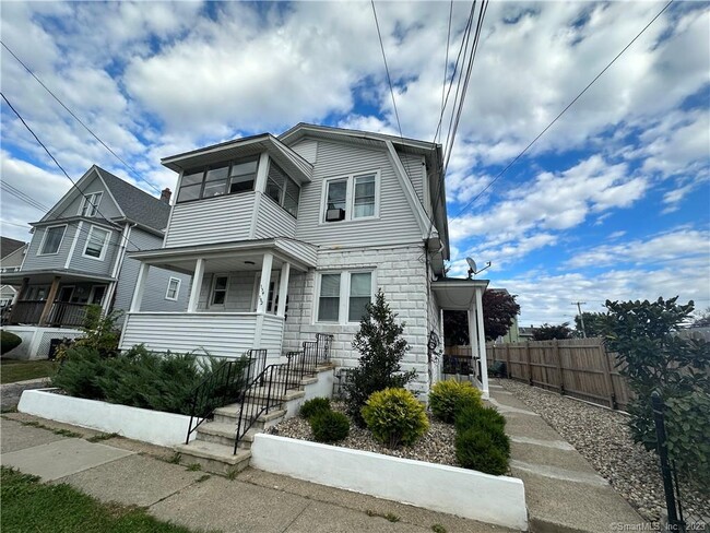 Building Photo - 152 Thompson St Unit 1st flr
