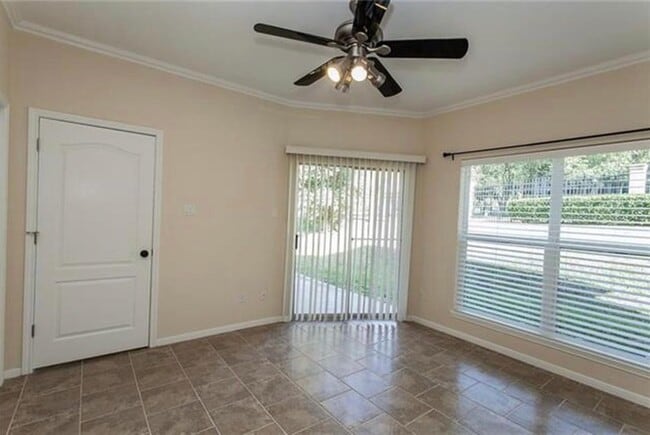 Photo - 2450 Wickersham Ln Unidad 103