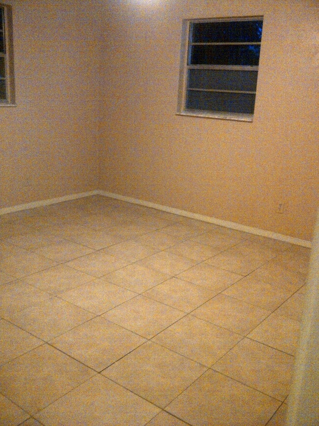 300 #4 Riverview Blvd