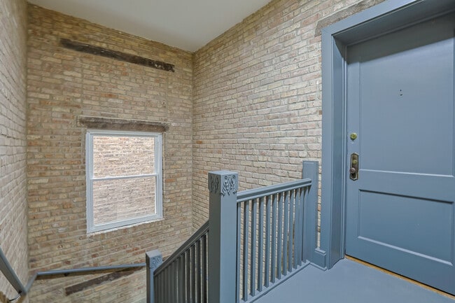 Photo - 4413 W Montrose Ave