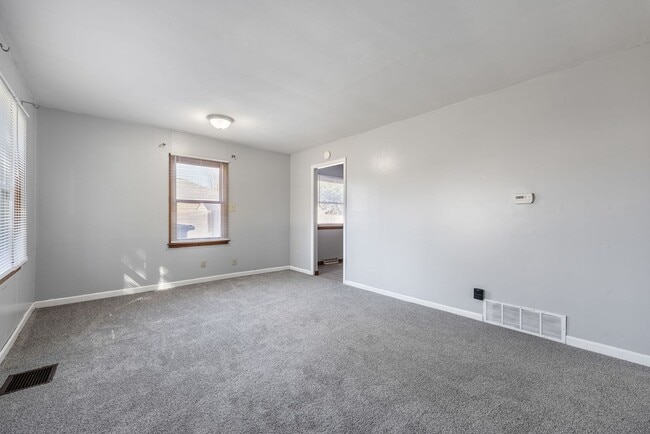 Photo - 3 bed 1 bath Home on Rock Island/Moline bo...