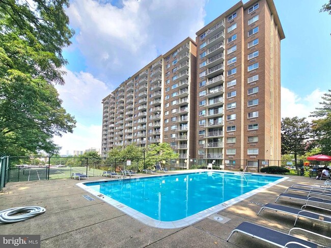 Building Photo - 2059 Huntington Ave Unit 409 Rental