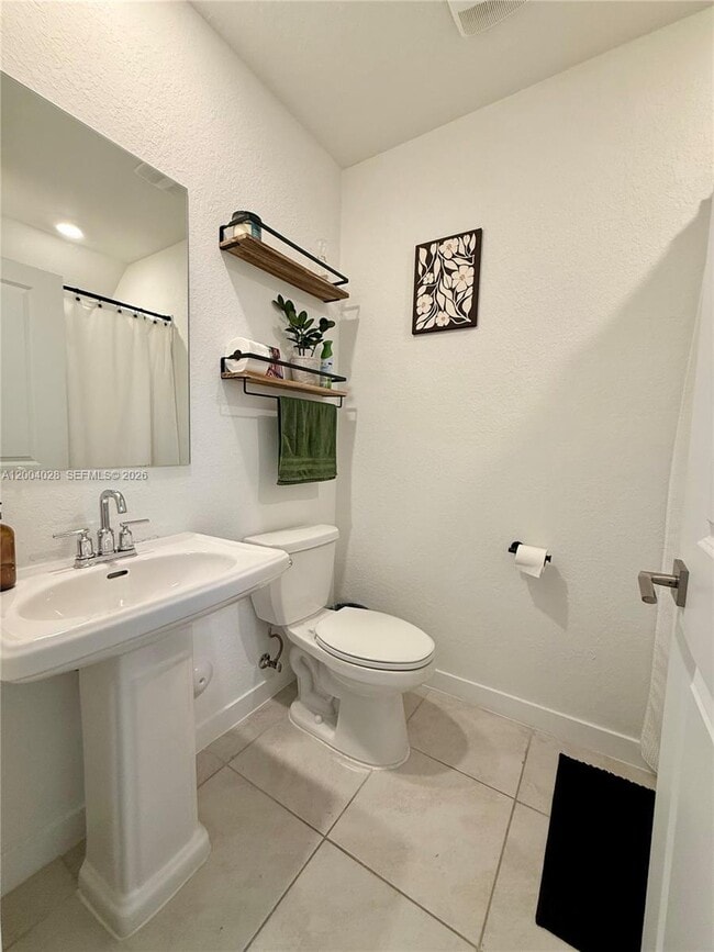 Photo - 487 NE 5th St