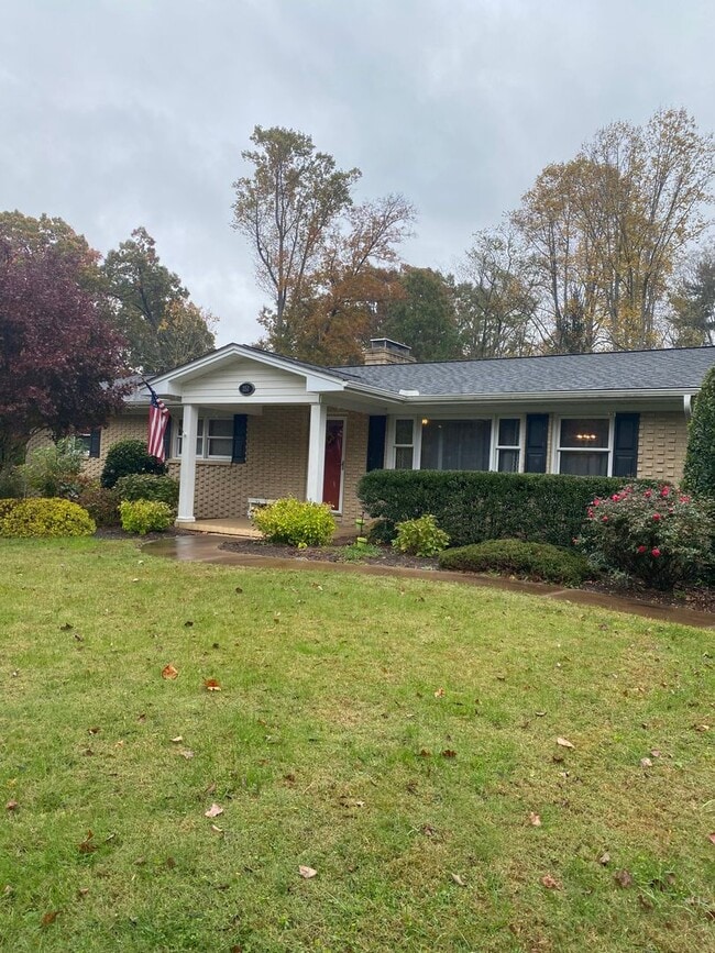 Photo - Beautiful brick, ranch home in the Enka Sc...