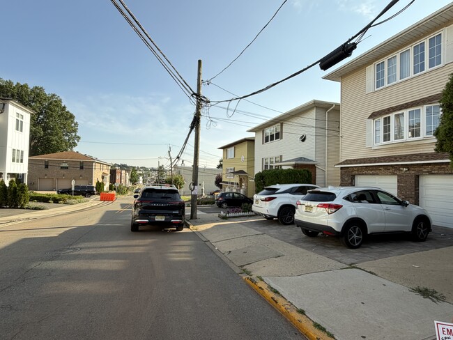 Photo - 231 Sedore Ave