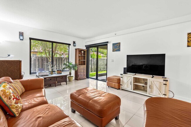 Photo - 1665 Cabot Ln Unit A3