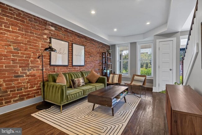 Photo - 1182 Morse St NE