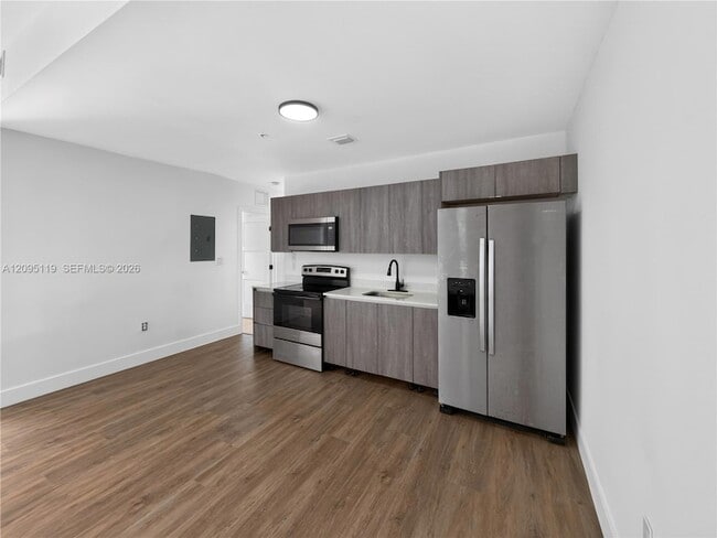 1021 NW 1st St Unit 201