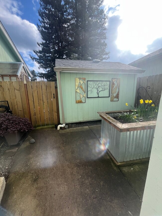 Building Photo - 4824 San Francisco Dr NE Unit #A