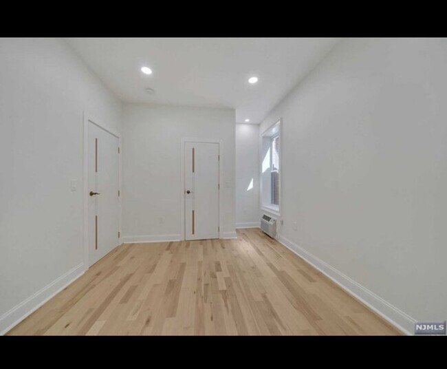 Photo - 25 Russell Ave Unidad Apt 3