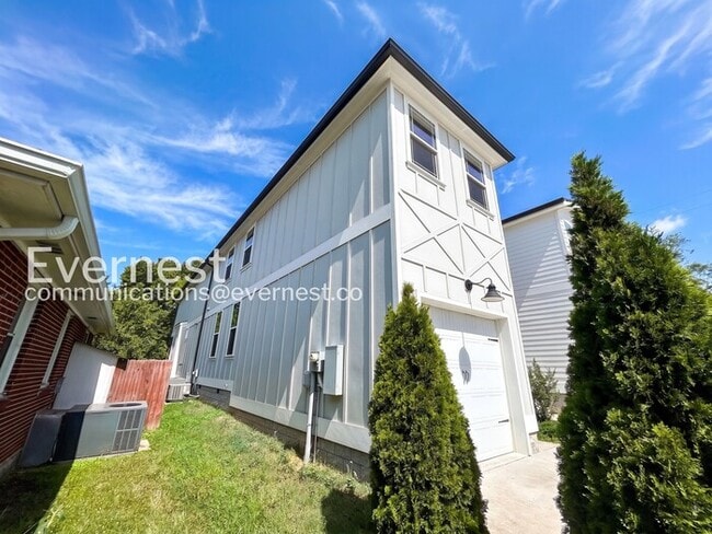 Photo - 2146 Burns St