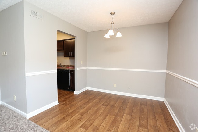 2BR, 1BA - 1100 SF -