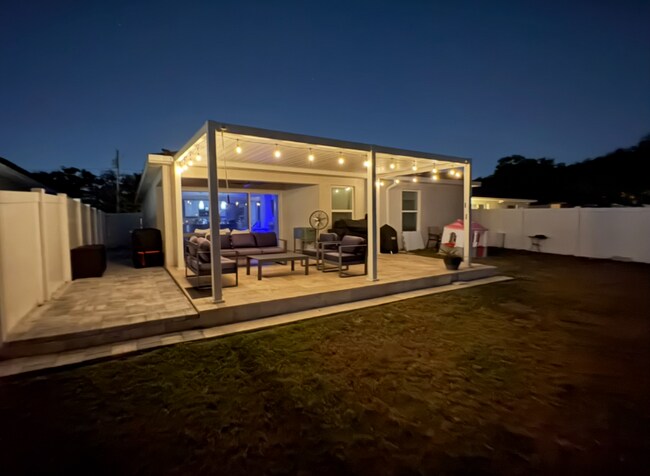 Photo - 1084 E Pierce Ave