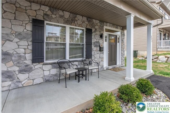 Photo - 221 Craig Ave