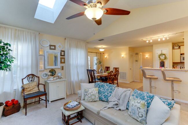 Photo - 422 Lees Mill Dr