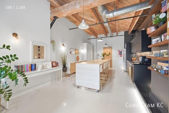 1803 Wyandotte St Unit 204