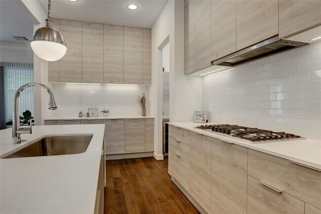 Photo - 1715 Maravilla Dr