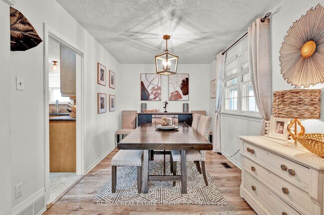 Photo - 301 St Lawrence St