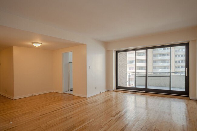 Building Photo - 3435 Rue Drummond Unit 72