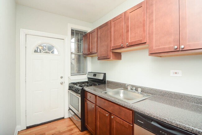 735 W Barry Ave Unit N2