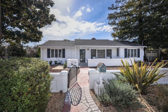 Great home next to Hoover Park - Great home next to Hoover Park