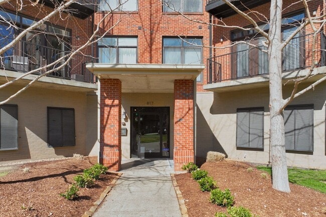 Building Photo - Stunner in Sulfur Dell Rental