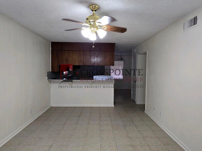 Photo - 210 Ruby Ln