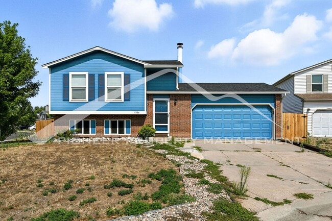 Building Photo - Spacious Home with Washer/Dryer and Centra...