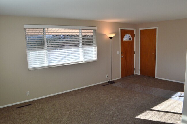 Photo - Beautiful Home in Excellent Murray Location!