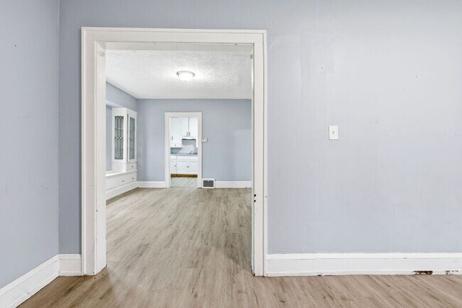 Photo - 11617 Forest Ave