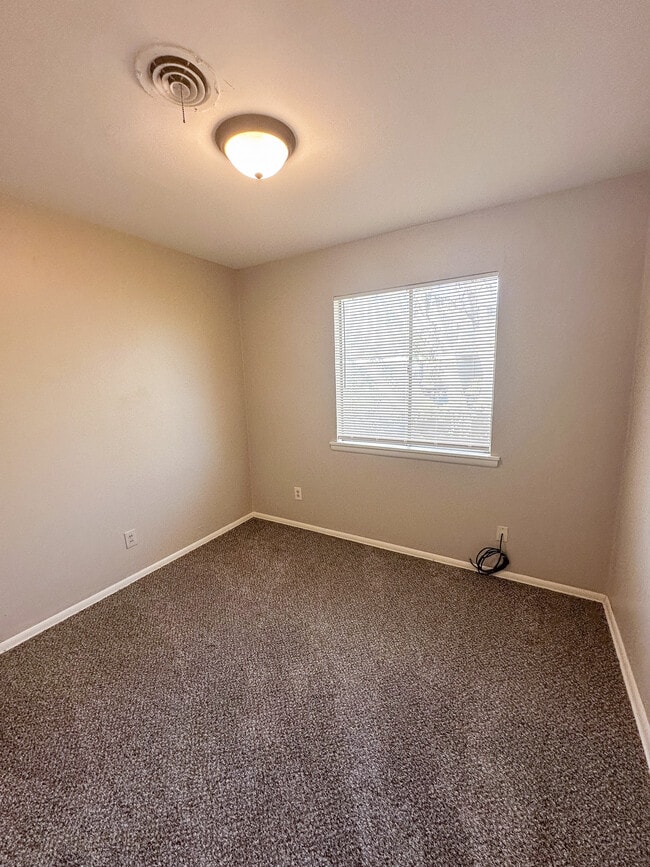 Photo - 430 NW Mission Blvd