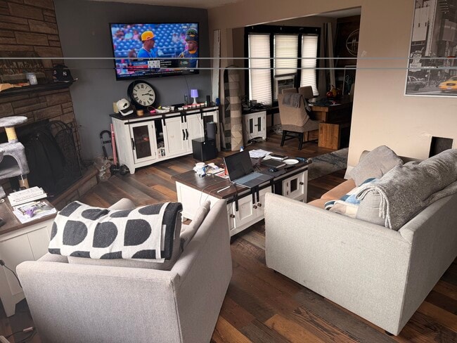 Building Photo - 359 Colvin Ave Unit Upper