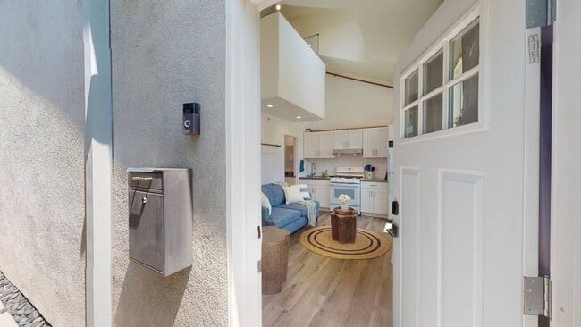 Photo - 3544 Barry Ave