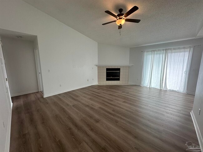 Photo - 541 Batten Blvd