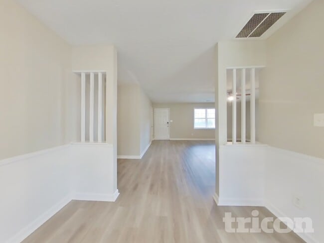 Photo - 211 Robin Ln