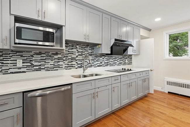 Building Photo - 34 Clinton St Unit 1