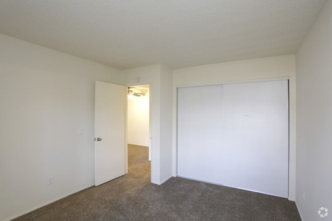 2 BR, 2 BA - 901 SF