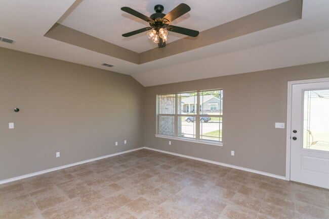 Photo - MOVE IN READY AND $200 off NICEST IN LINDALE Single Family Home- Nearly New-Lindale ISD - 3 Bedro...