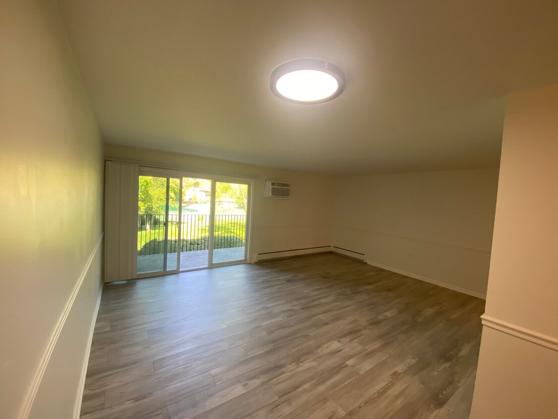 Photo - 1121 W Ogden Ave (Naperville, IL)