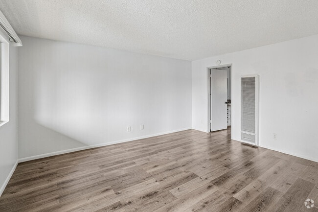 1BR, 1BA - 500SF - Living Room