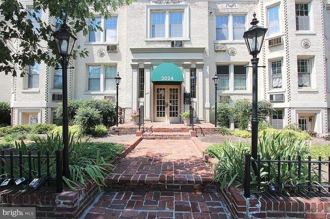 Building Photo - 3024 Wisconsin Ave NW