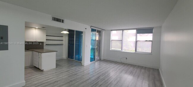 Photo - 17890 W Dixie Hwy Unit 103