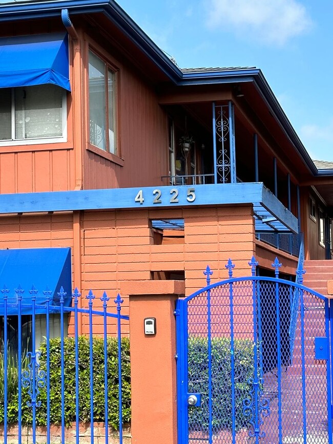 Building Photo - 4225 Kansas St Unit 7