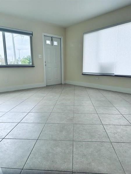 Photo - 1800 NE 4th St